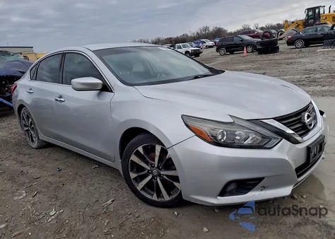 2016 Nissan Altima 2.5 z USA, uszkodzony, nr VIN 1N4AL3AP1GN324232